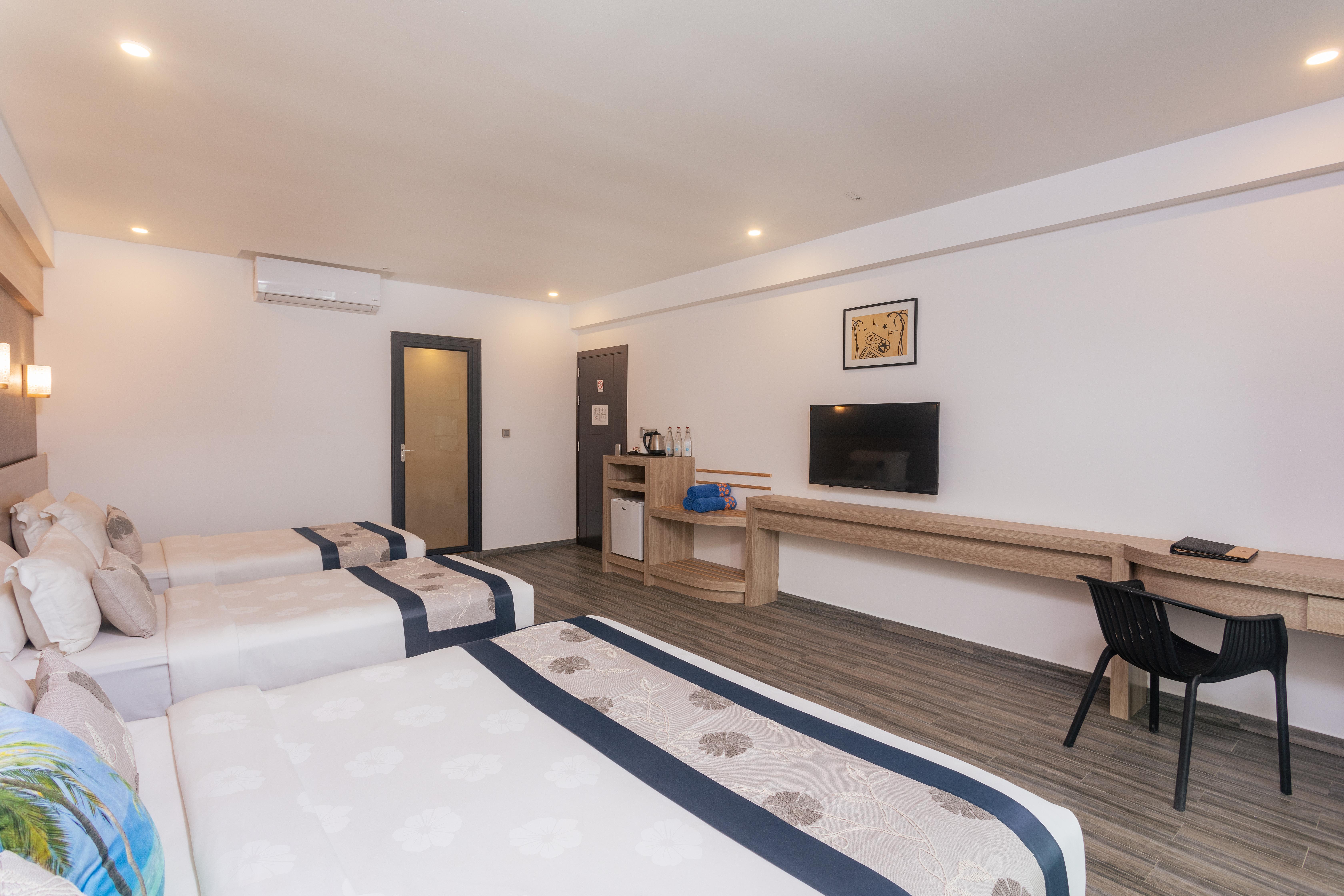 Kaani Grand Seaview Hotel 4*